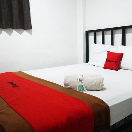 Reddoorz At Jalan Somba Opu Losari Makassar Exterior photo