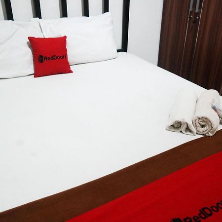 Reddoorz At Jalan Somba Opu Losari Makassar Exterior photo