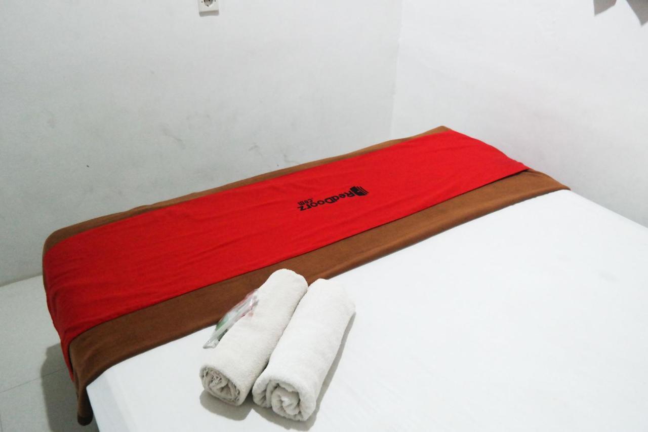 Reddoorz At Jalan Somba Opu Losari Makassar Exterior photo