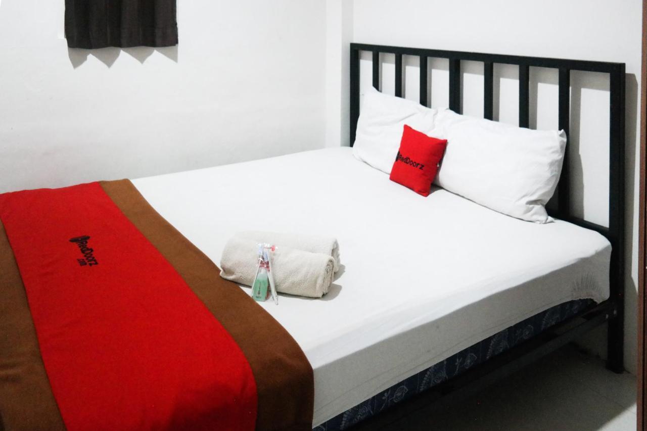 Reddoorz At Jalan Somba Opu Losari Makassar Exterior photo