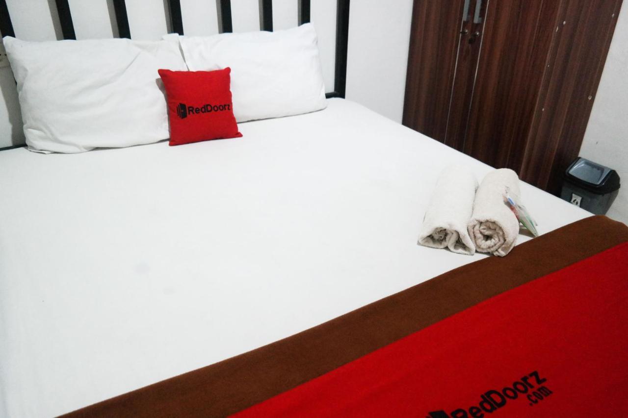 Reddoorz At Jalan Somba Opu Losari Makassar Exterior photo