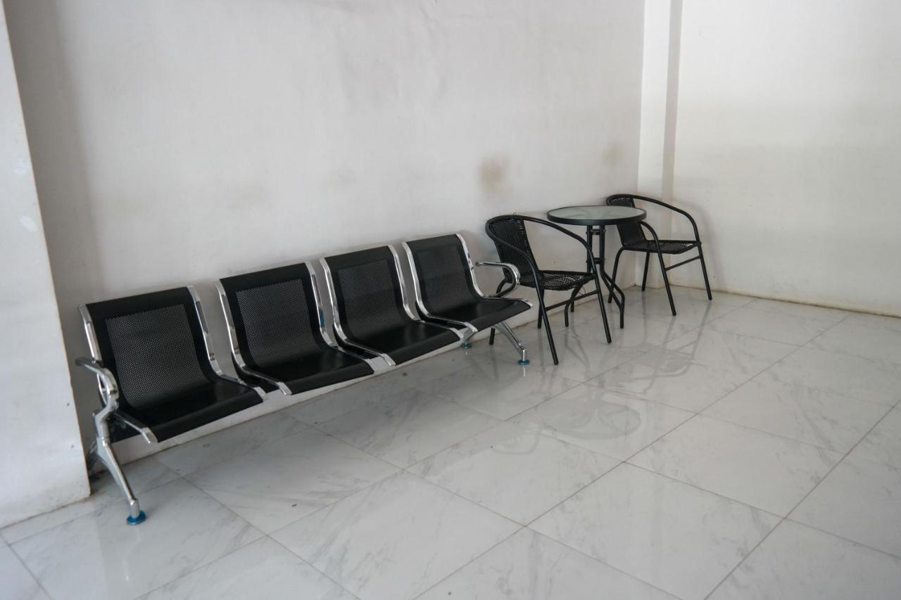 Reddoorz At Jalan Somba Opu Losari Makassar Exterior photo