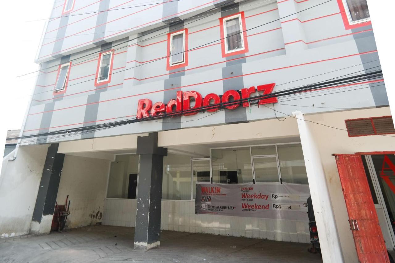 Reddoorz At Jalan Somba Opu Losari Makassar Exterior photo