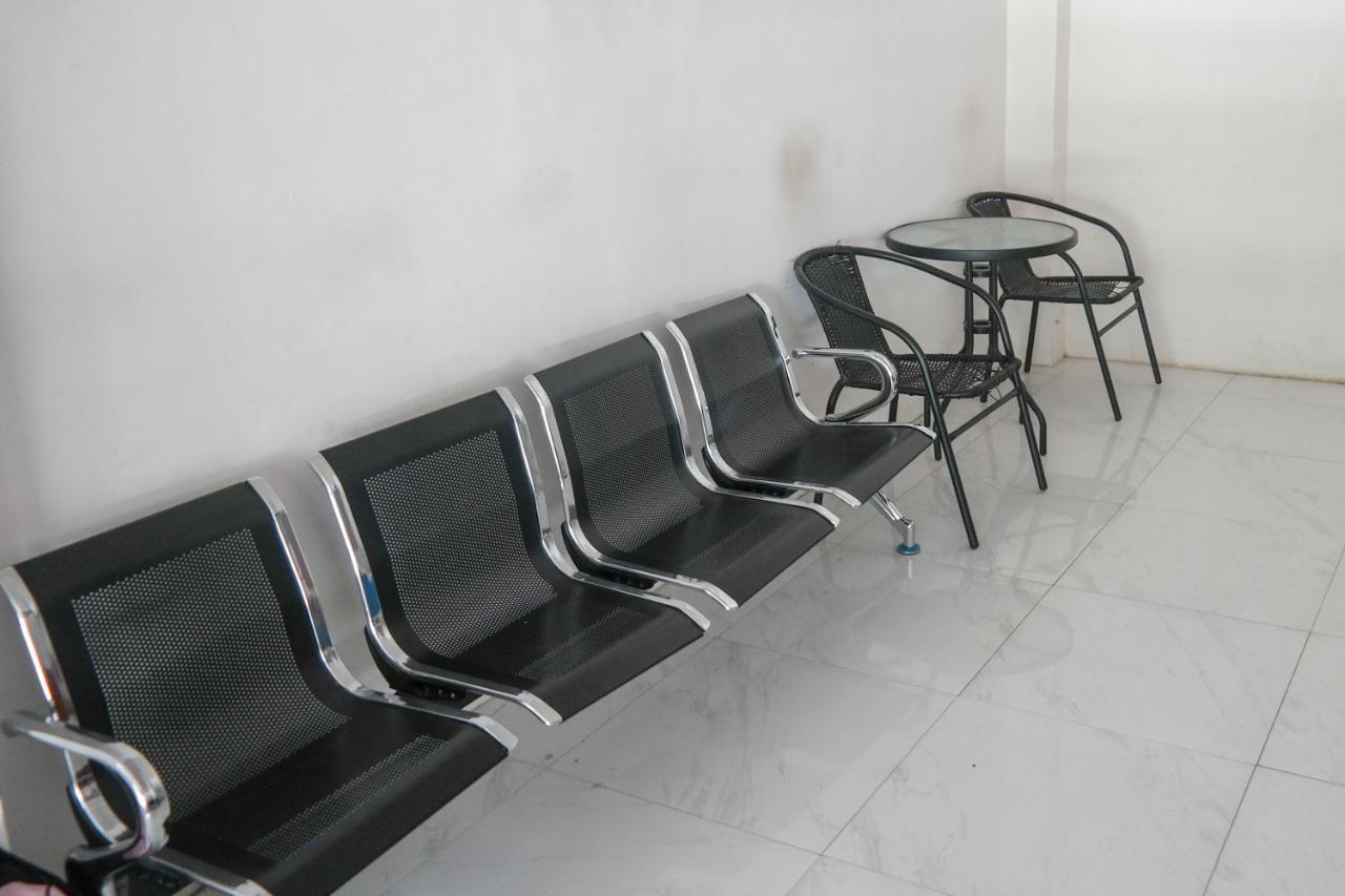 Reddoorz At Jalan Somba Opu Losari Makassar Exterior photo