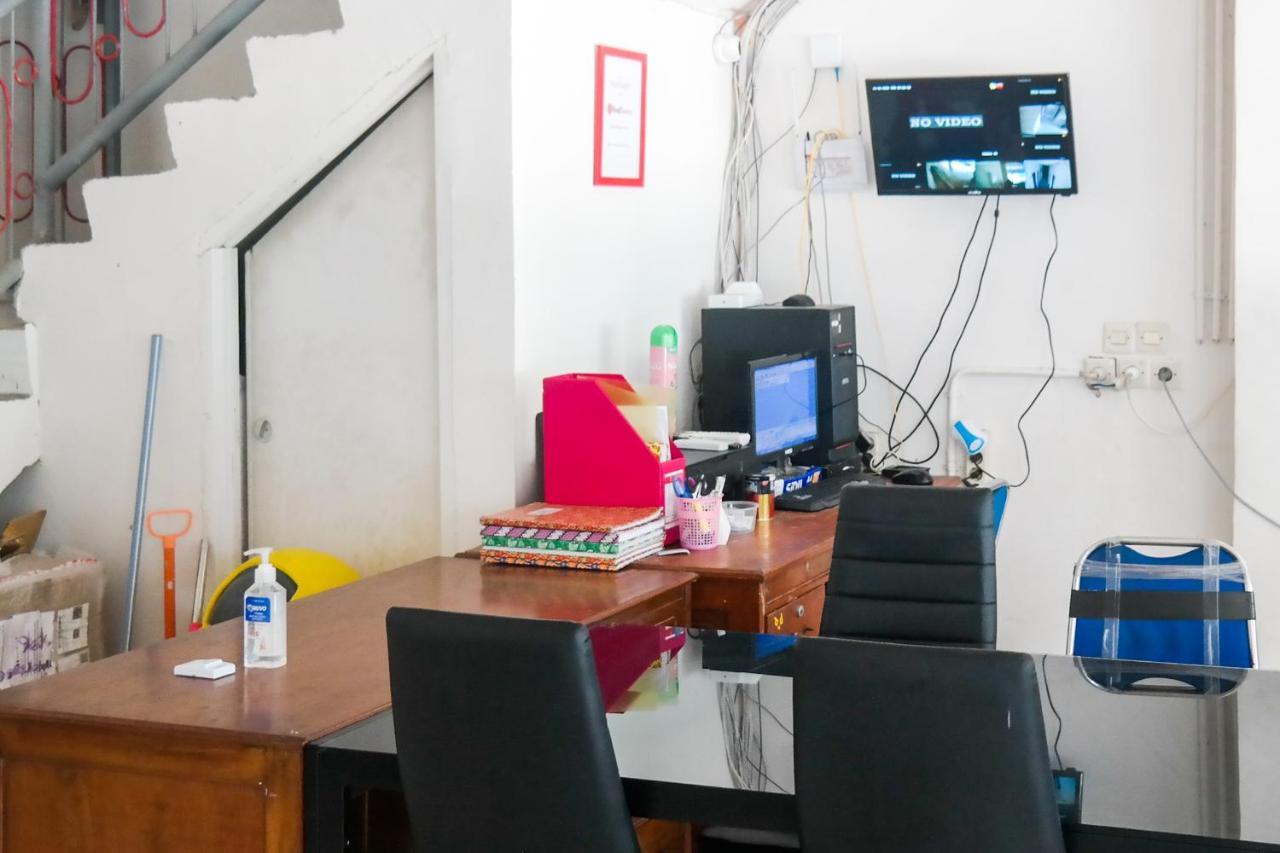 Reddoorz At Jalan Somba Opu Losari Makassar Exterior photo