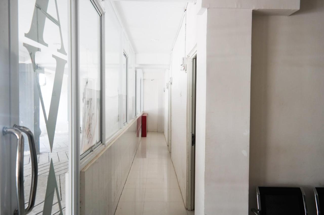 Reddoorz At Jalan Somba Opu Losari Makassar Exterior photo